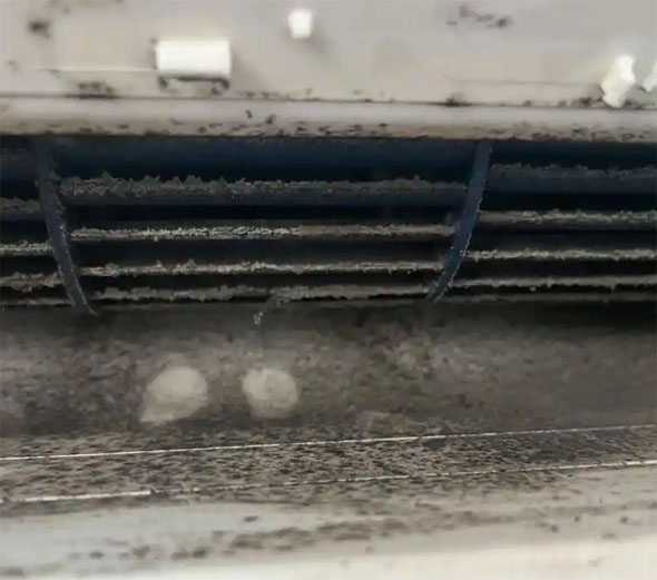 宛城空调吹的风有股烧焦味是怎么回事